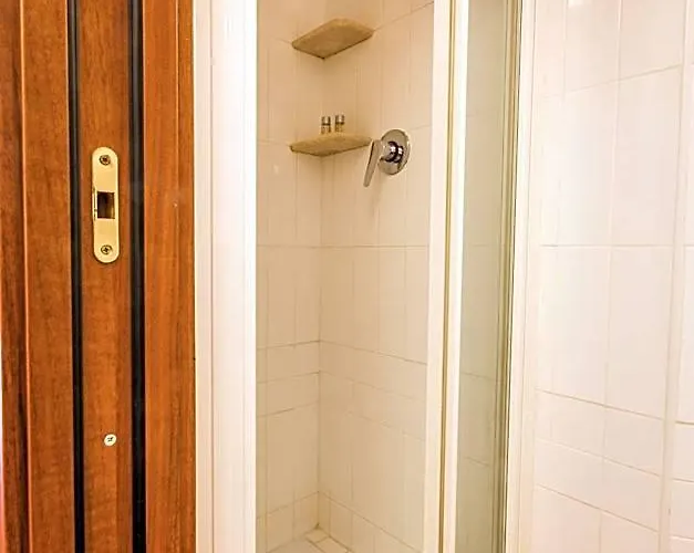 4 Coronati Otel 2*