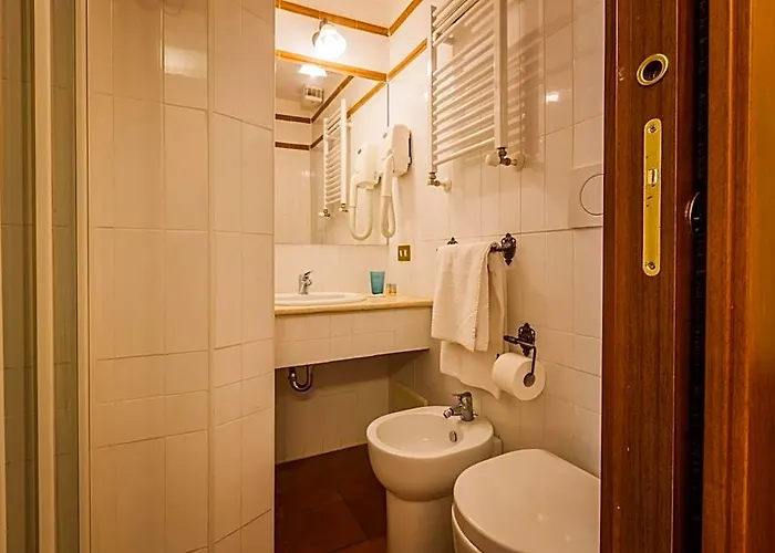 4 Coronati 2* Roma