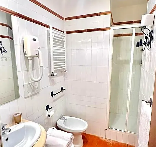 4 Coronati Otel 2*