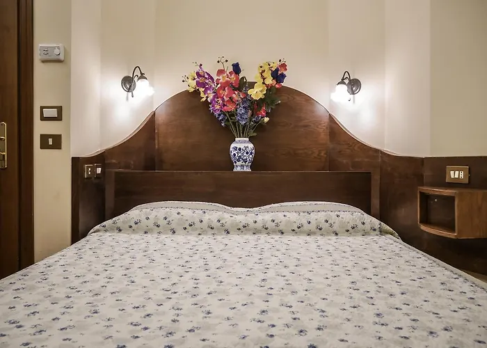 4 Coronati Otel 2*