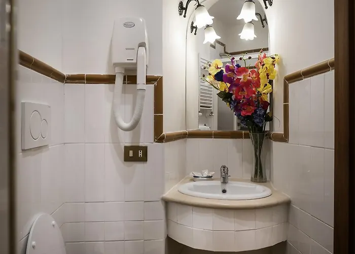 4 Coronati Otel 2*